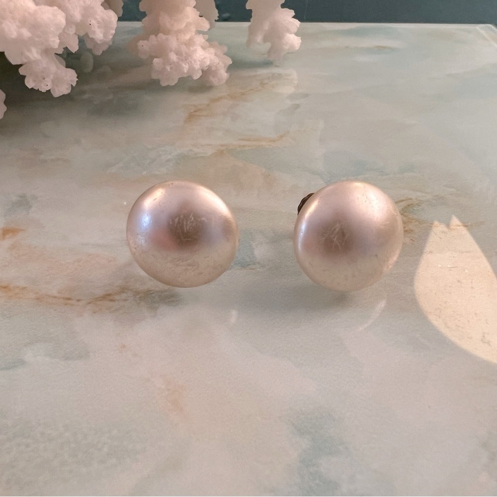 RICHELIEU Vintage Faux Mabe Pearl Earrings